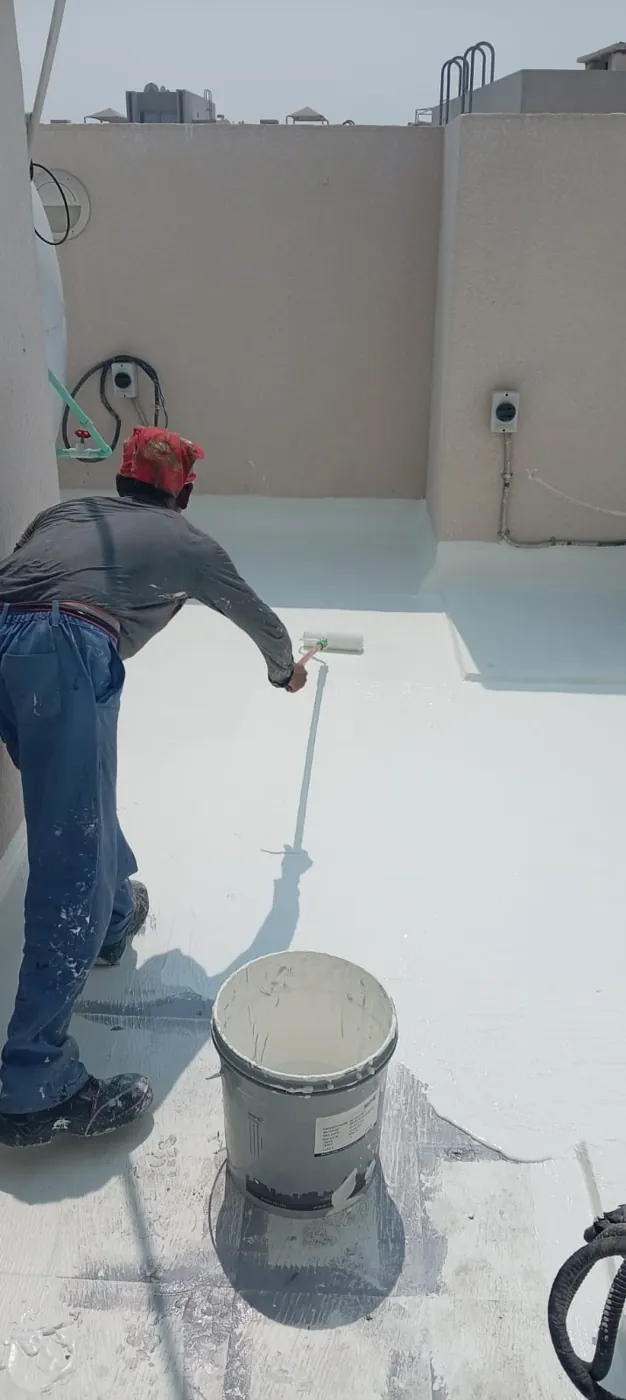Application: Liquid-applied coating rolled in controlled coats.